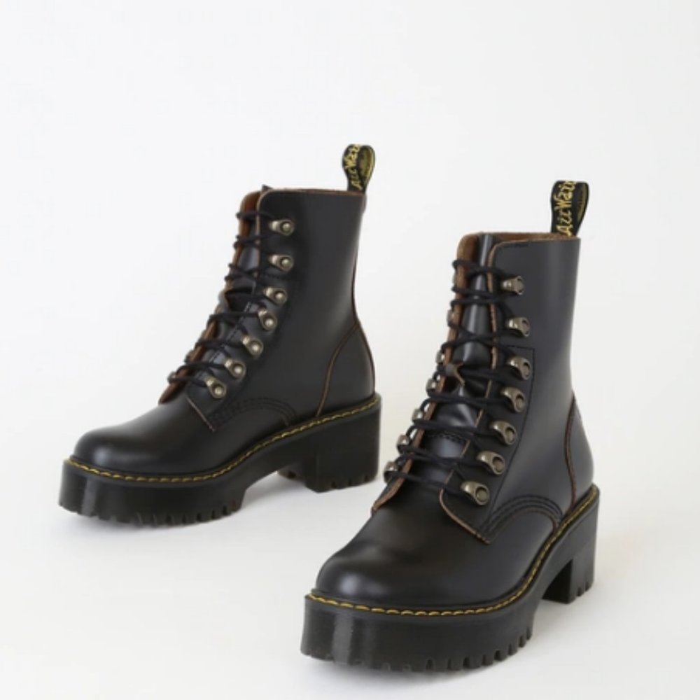 NWoT Dr. Martens Leona Vintage Smooth Heel Boot 8